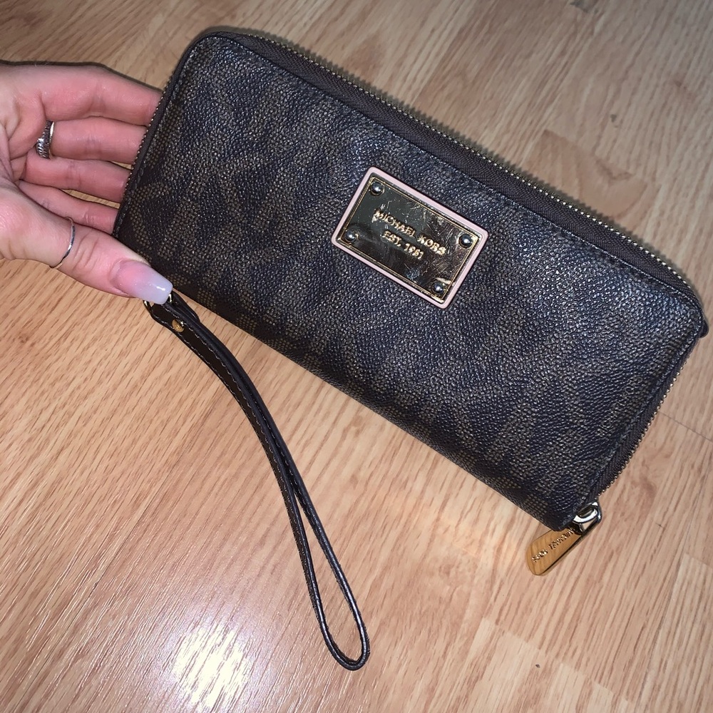 Michael Kors Authentic ZIP Wallet